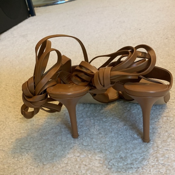 Women Heels - Picture 3 of 7